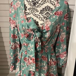 Front keyhole bow tie dress